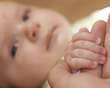 Breastfeeding: DO’s and DON’Ts Breastfeeding: DO’s and DON’Ts