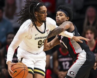 Georgia is focused on defense when visiting South Carolina. Georgia is focused on defense when visiting South Carolina.