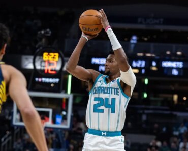 Kon Knueppel set a rookie 3-point record as the Hornets rolled the Pacers.