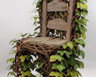 Kudzu vines intertwine with synthetic leaves in Joyce Lin’s irrepressible sculpture – huge Kudzu vines intertwine with synthetic leaves in Joyce Lin’s irrepressible sculpture – huge