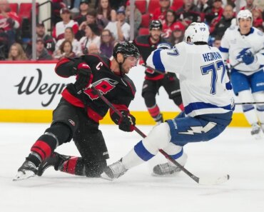 Sebastian Aho’s goal helps Hurricanes overcome Lightning.