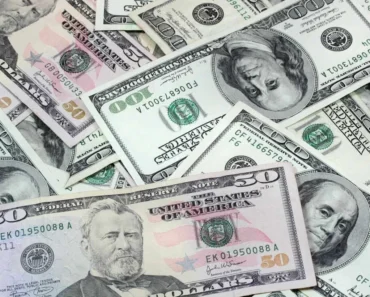 A falling dollar as crude oil rises limits expectations of a Fed rate cut