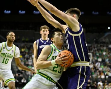 A rough ending sees Oregon beat Washington in the final minute. A rough ending sees Oregon beat Washington in the final minute.