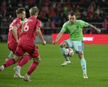 Andy Thomas (5 saves), Sounders dominate St. Louis City