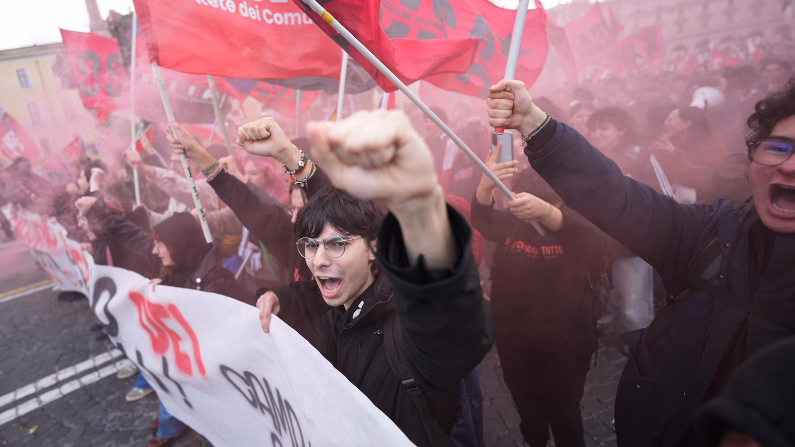 Anti-war protests in Italy and Spain are becoming a large-scale referendum on Italian judges Anti-war protests in Italy and Spain are becoming a large-scale referendum on Italian judges