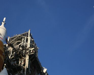 Artemis II: NASA prepares for a return to the moon, but why is it going back?