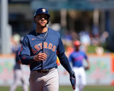 Astros SS Jeremy Pena fractures finger during game with Dominican Republic national team