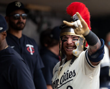 Astros sign Christian Vazquez to minor league contract