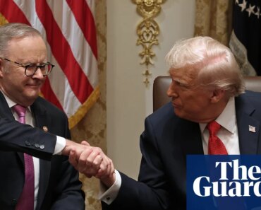 Australian Prime Minister Anthony Albanese presented Donald Trump with a model of a nuclear submarine on a gold plaque at the White House | Antonio Albanese
