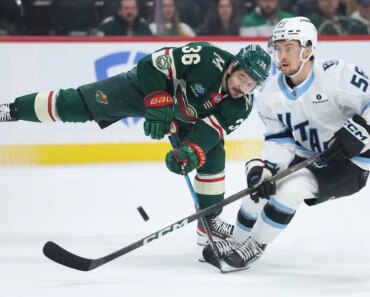 Backed by a wild attack, Filip Gustavsson drew the Mammoths blank.