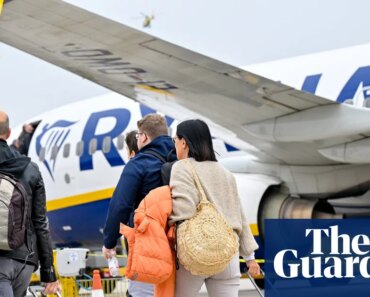 Bailiffs board Ryanair plane after airline refused to pay compensation for flight delay | Ryanair Bailiffs board Ryanair plane after airline refused to pay compensation for flight delay | Ryanair