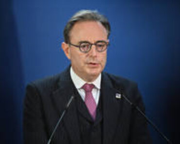 Belgian PM urges EU to negotiate with Russia – RT World News Belgian PM urges EU to negotiate with Russia – RT World News