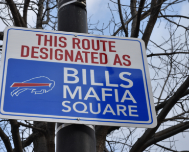 Bills agree to acquire Bears WR DJ Moore, sources