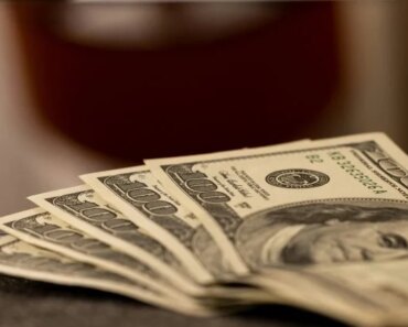 Bitcoin remains stable as inflation remains sticky and growth slows