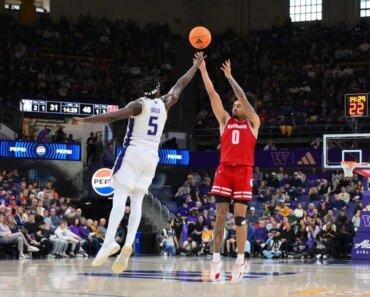 Braeden Carrington scored 32 points as Wisconsin defeated Washington.