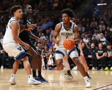 Duke Brennan, Acaden Lewis give Villanova a win over Xavier.