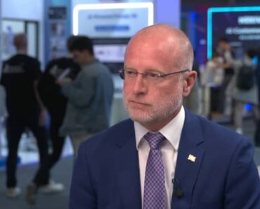 FCC chairman says CNBC WBD-Paramount merger deal ‘cleaner’ than Netflix FCC chairman says CNBC WBD-Paramount merger deal ‘cleaner’ than Netflix