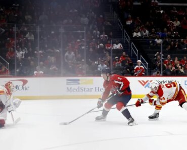 Fiyers and the Capitals met in a bid to spark a playoff push.