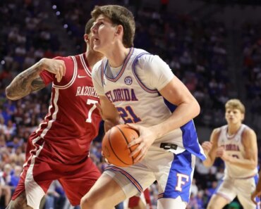Florida (No. 7) defeated Arkansas (No. 20) to win the SEC regular season. Florida (No. 7) defeated Arkansas (No. 20) to win the SEC regular season.