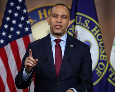 Hakeem Jeffries won’t commit to blocking additional Iran war funding