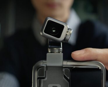 Honor launches a phone with a robotic camera, teasing a humanoid robot