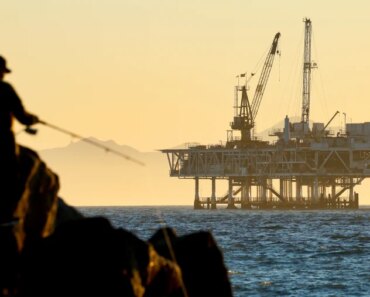 Iran war fears hit markets: Oil rises, stocks plunge