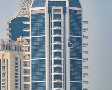 Iranian missiles continue to hit infrastructure in Gulf countries Iranian missiles continue to hit infrastructure in Gulf countries