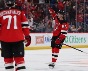 Jack Hughes’ hat trick helps the Devils double the Rangers lead.