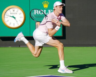 Jannik Sinner continues to make early rounds in Indian Wells.