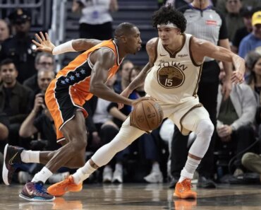 Kawhi Leonard scored 23 points as the Clippers rallied from down 17 to beat the Warriors.