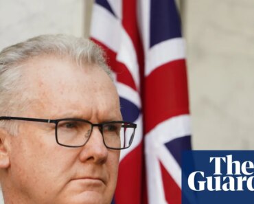 Labor moves to block some temporary visa holders from traveling to Australia amid Middle East war | Tony Burke