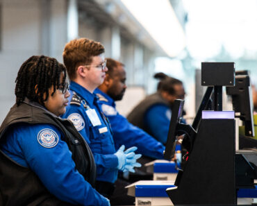 Long security lines form at airports as TSA agents miss first full paychecks amid DHS standoff Long security lines form at airports as TSA agents miss first full paychecks amid DHS standoff