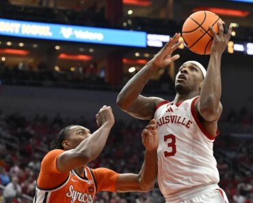 Louisville waltzes past Syracuse with strong deep shooting Louisville waltzes past Syracuse with strong deep shooting