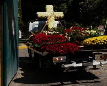 Mexican drug lord ‘El Mencho’ buried in gold casket | world news Mexican drug lord ‘El Mencho’ buried in gold casket | world news