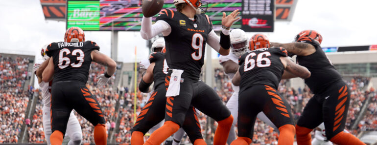 NFL star Joe Burrow got cozy with Jessica Alba at a Las Vegas casino.