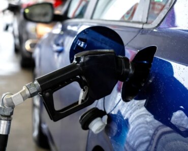 Oil hits $100 per barrel, down 3% over the past week