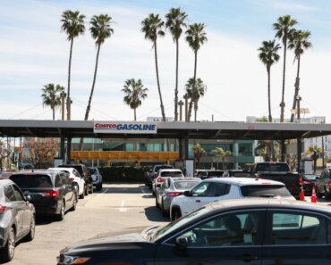 Oil prices fall and stocks rise in a dramatic reversal