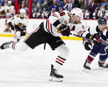 Oilers acquire Jason Dickinson and Colby Dach from Blackhawks.