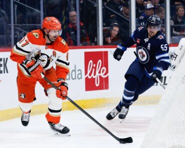 Pacific-leading Ducks eager to extend Maple Leafs’ losing streak