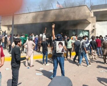 Pakistan: Nine dead after mob storms US consulate in Karachi to protest attacks on Iran | World news Pakistan: Nine dead after mob storms US consulate in Karachi to protest attacks on Iran | World news