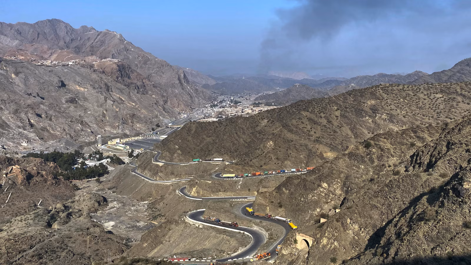 Pakistan’s president defends attacks in Afghanistan, urges Kabul to root out militants