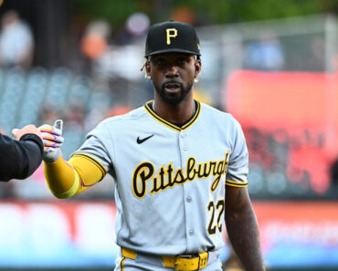 Rangers sign Andrew McCutchen