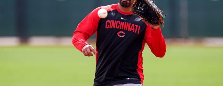 Reds options Christian Encarnacion-Strand, Chase Petty