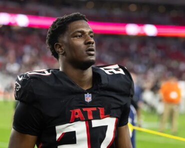 Report: Police responded to a 911 call before Falcons LB James Pearce was arrested.