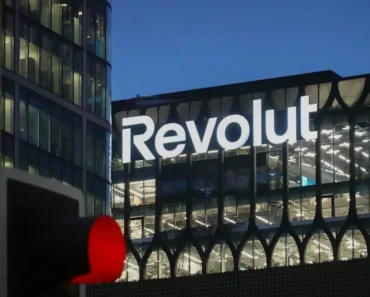 Revolut gets long-delayed banking license after Reeves row