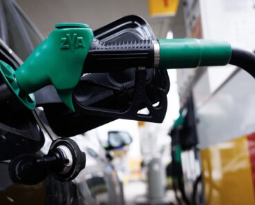 Rising gas petrol prices cause problems for UK government’s Keir Stormer