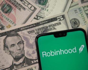 Robin Hood unveils new Platinum Card that offers $250 self-ride credit, TSA PreCheck access, cashback—here’s what you need to know