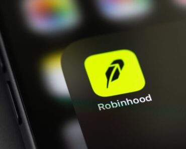 Robin Hood’s $695 Platinum Card Targets Most Profitable American Express Franchise, Buffa Warns