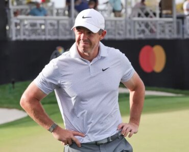 Rory McIlroy (back) calls himself a ‘game-time caller’ for his players.
