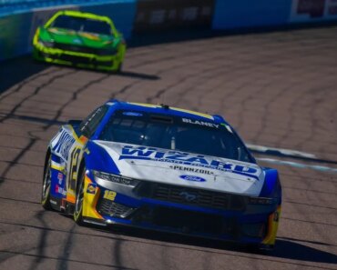 Ryan Blaney held on in Phoenix, ending Tyler Reddick’s winning streak.